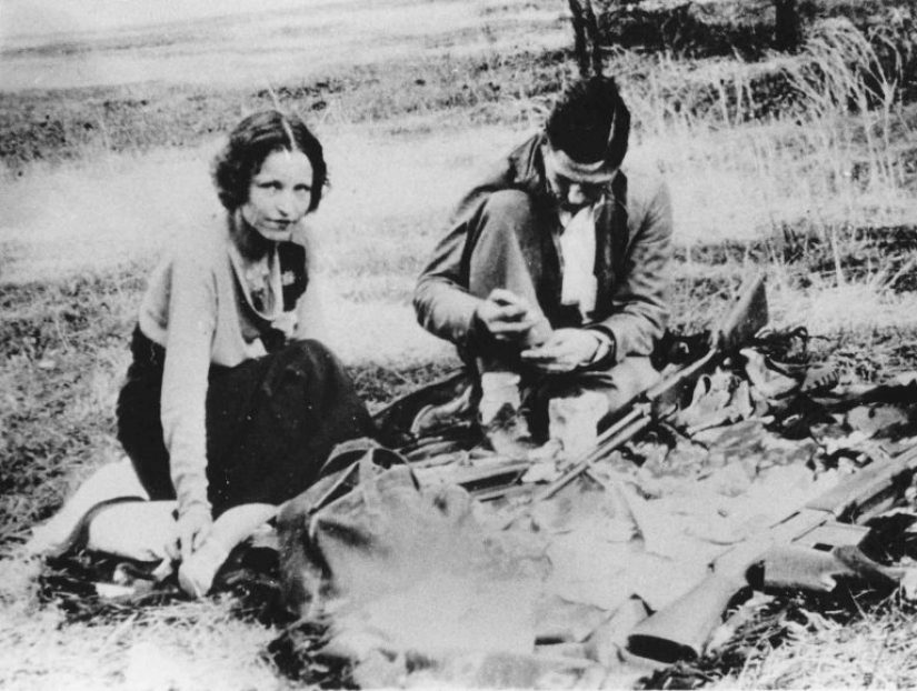 Bonnie and Clyde: The Story of the Barrow Gang