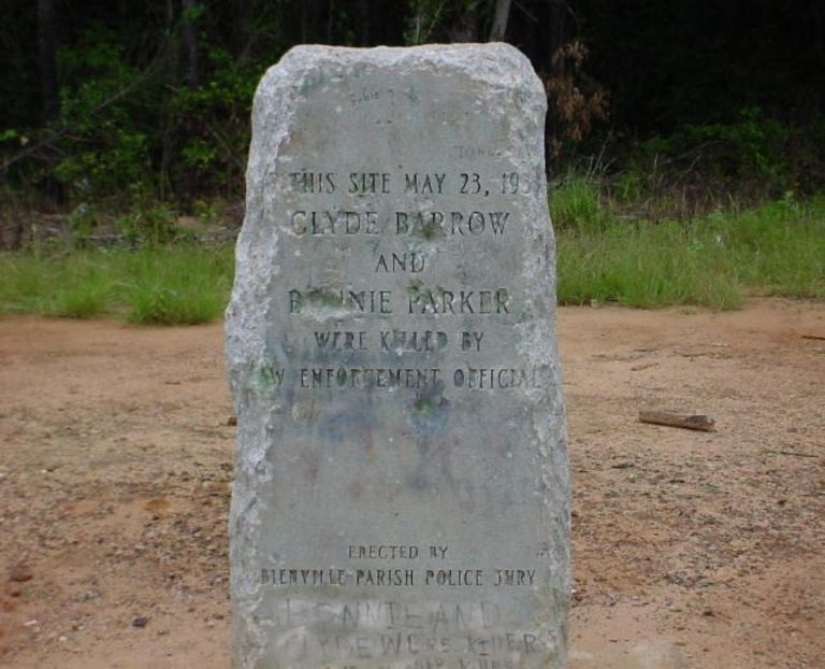 Bonnie and Clyde: The Story of the Barrow Gang