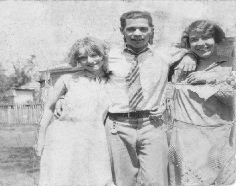 Bonnie and Clyde: The Story of the Barrow Gang