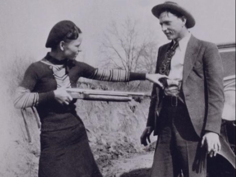 Bonnie and Clyde: The Story of the Barrow Gang