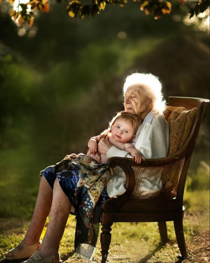 Both old and young: a touching photo project about the connection of the older generation with grandchildren