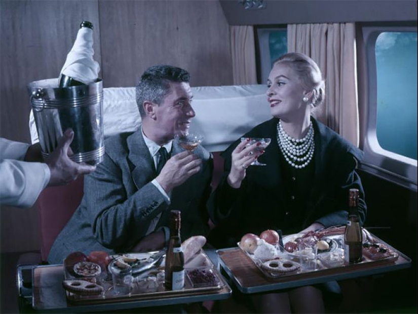 Breakfast in bed: how was the first class of Air France airline in 1957