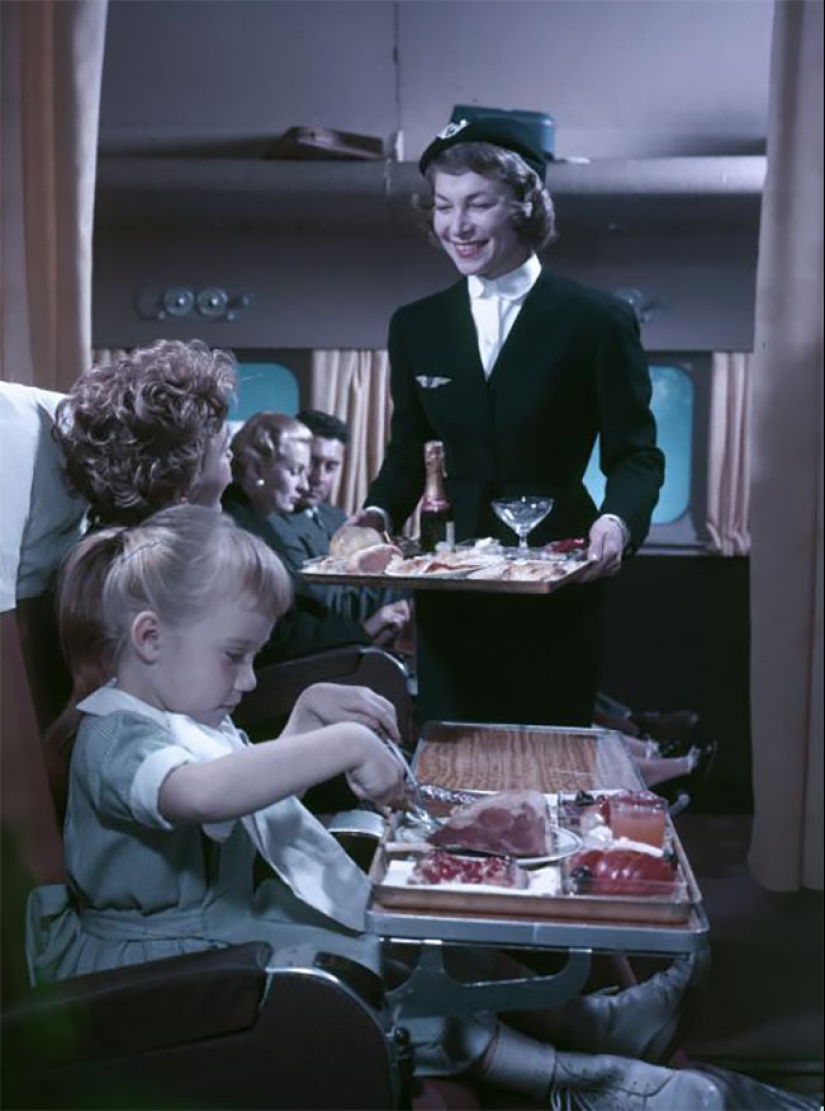 Breakfast in bed: how was the first class of Air France airline in 1957