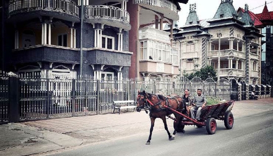 Buzescu es la capital de los gitanos millonarios