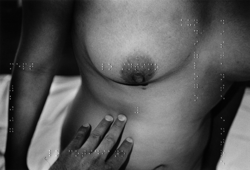 By touch: un desnudo inusual de un fotógrafo ciego