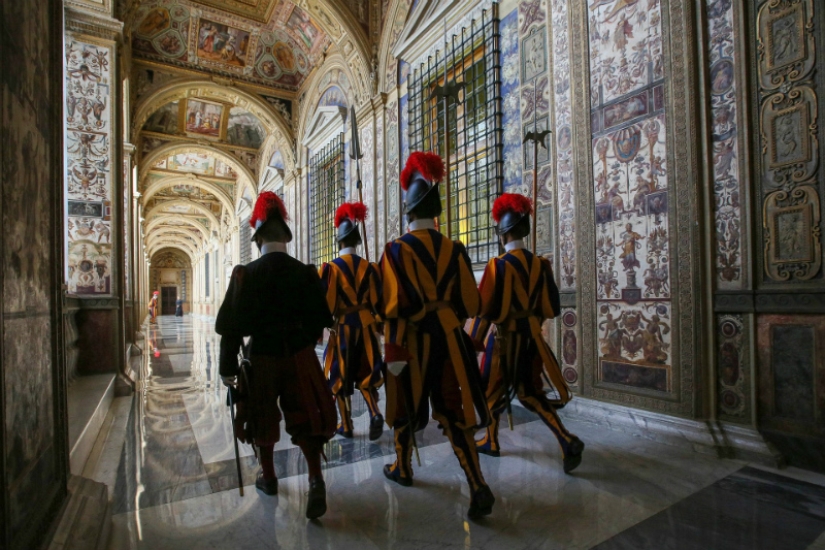 Caminar por el Vaticano: lo que hay detrás de los muros de un estado separado en el centro de Roma