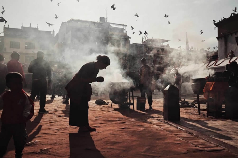 Capturando historias humanas: una década de aventuras en fotografía callejera y de viajes por Gil Kreslavsky