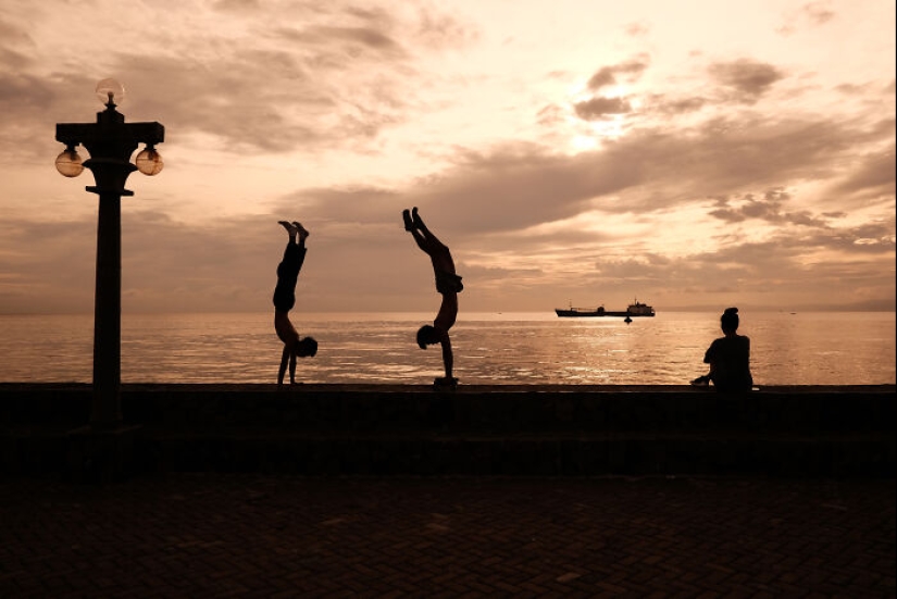 Capturing Magic In The Mundane: Hersley-Ven Casero’s Captivating Street Photography