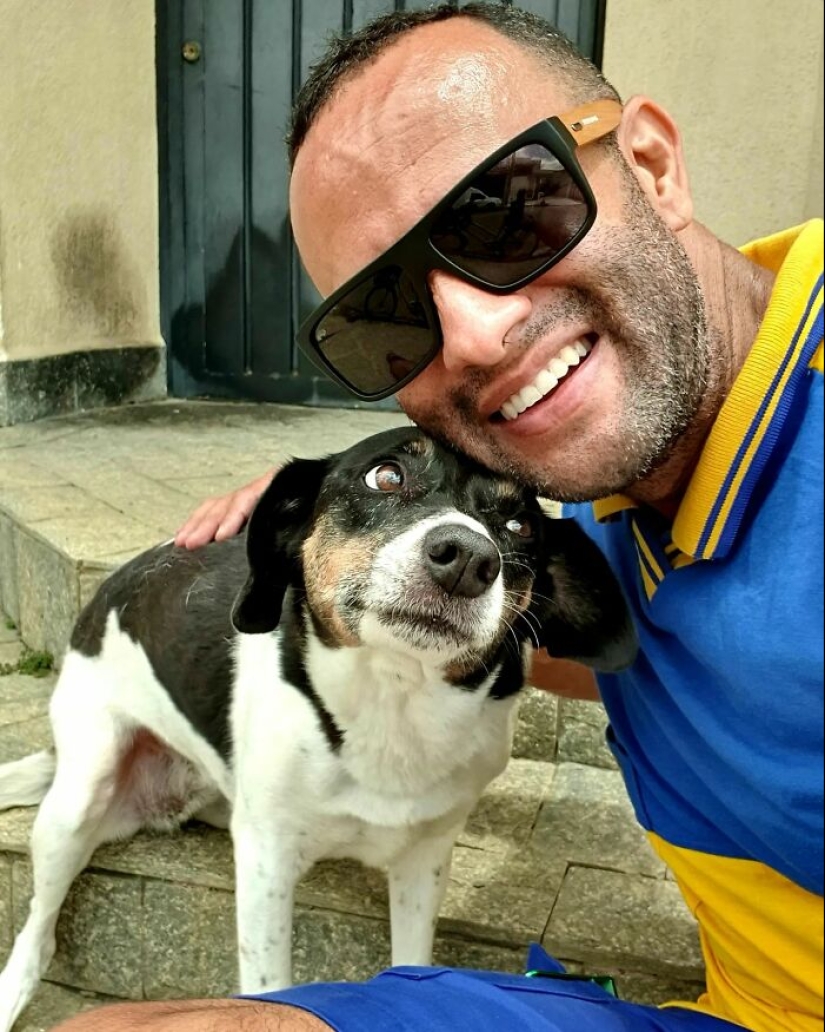 Cartero respetuoso con los animales: 15 selfies que este hombre se tomó con cada animal en su ruta de correo