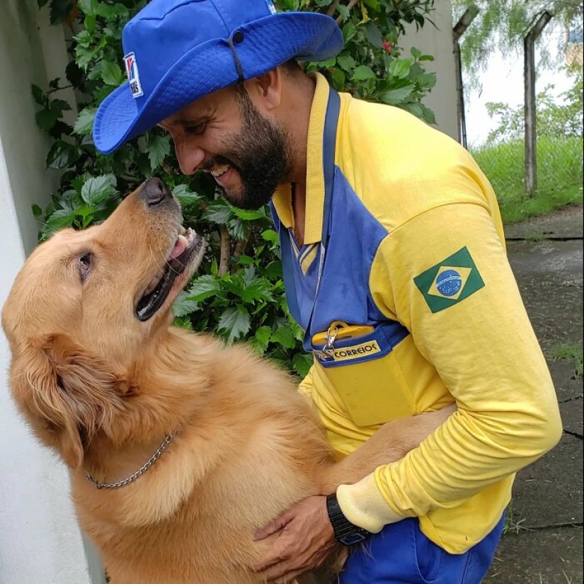 Cartero respetuoso con los animales: 15 selfies que este hombre se tomó con cada animal en su ruta de correo