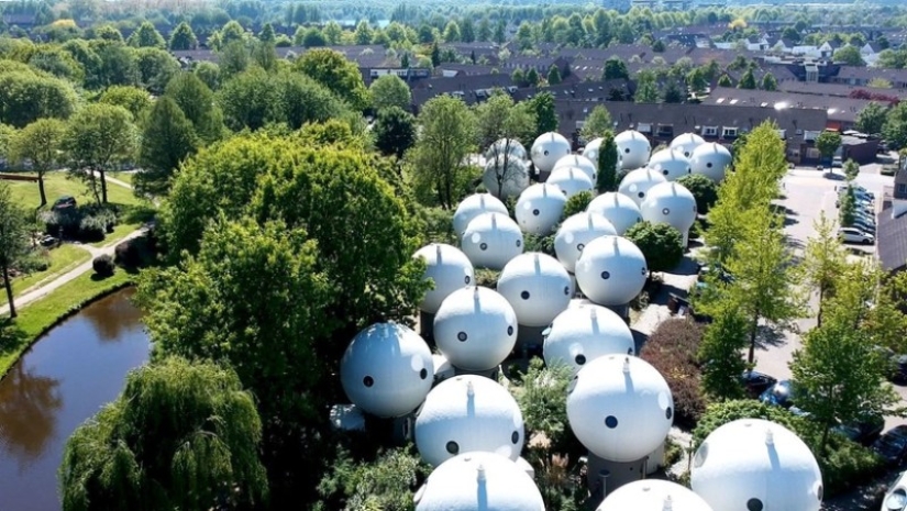 Casas redondas de Bolvoningen: cómo aparecieron las viviendas más extrañas de Europa