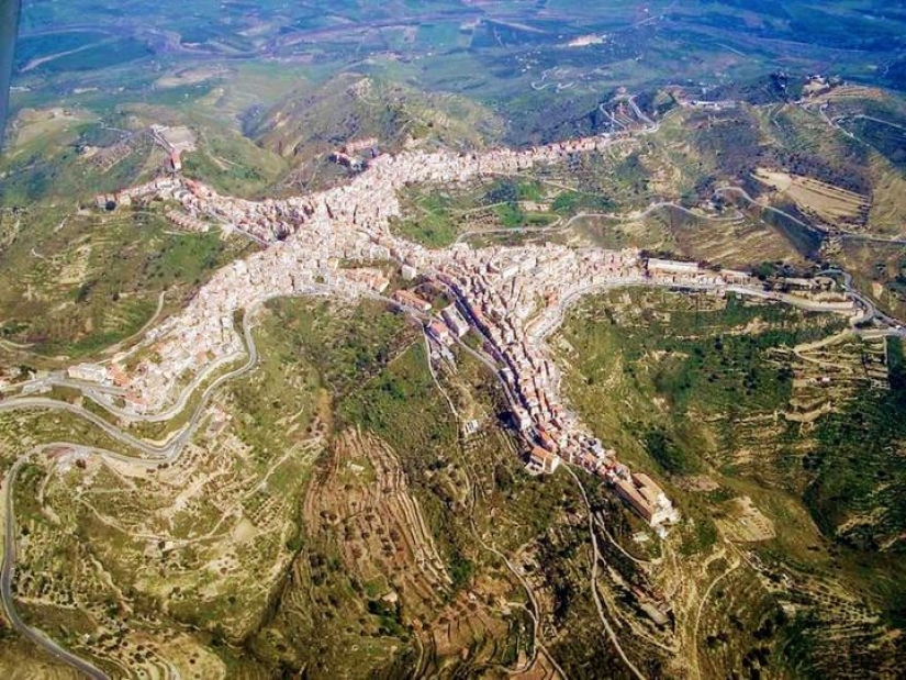 Centuripe is a small Sicilian town with a very unusual shape