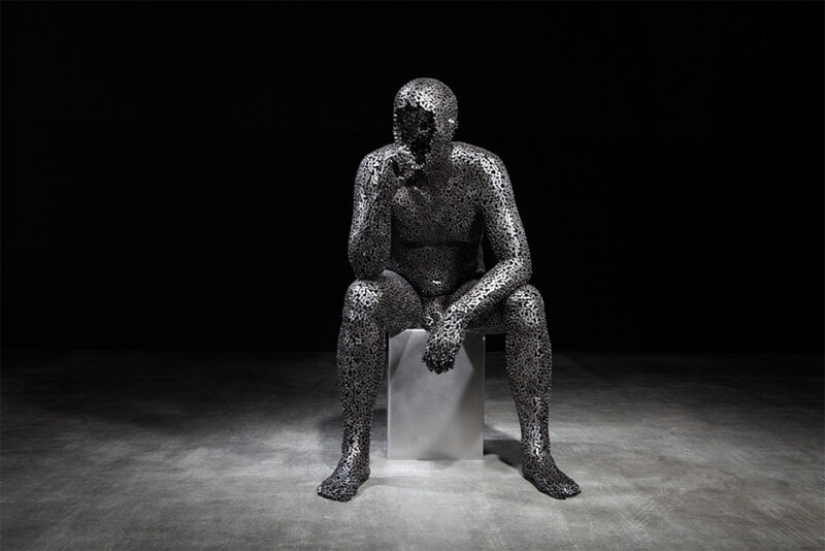 Chained: Korean creates avant-garde sculptures velocity