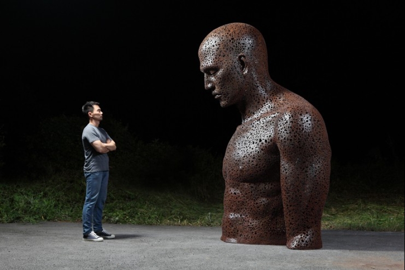 Chained: Korean creates avant-garde sculptures velocity