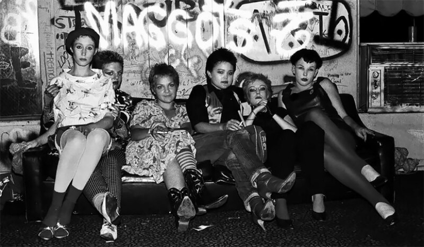 "Chicas atípicas": representantes del movimiento punk de los años 70 a los 90