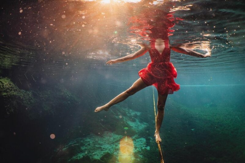 Chicas bajo el agua en impresionantes fotos de freediver fotógrafo Lexi Line