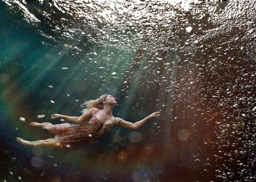 Chicas bajo el agua en impresionantes fotos de freediver fotógrafo Lexi Line