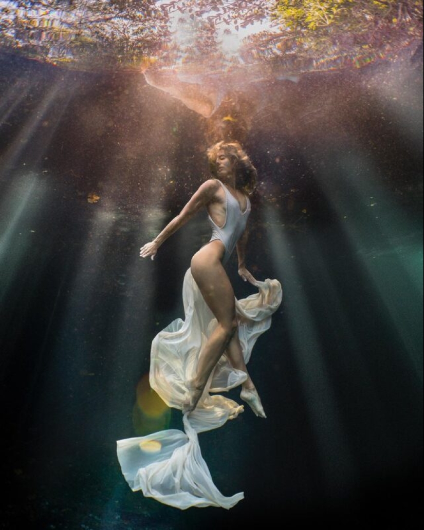 Chicas bajo el agua en impresionantes fotos de freediver fotógrafo Lexi Line