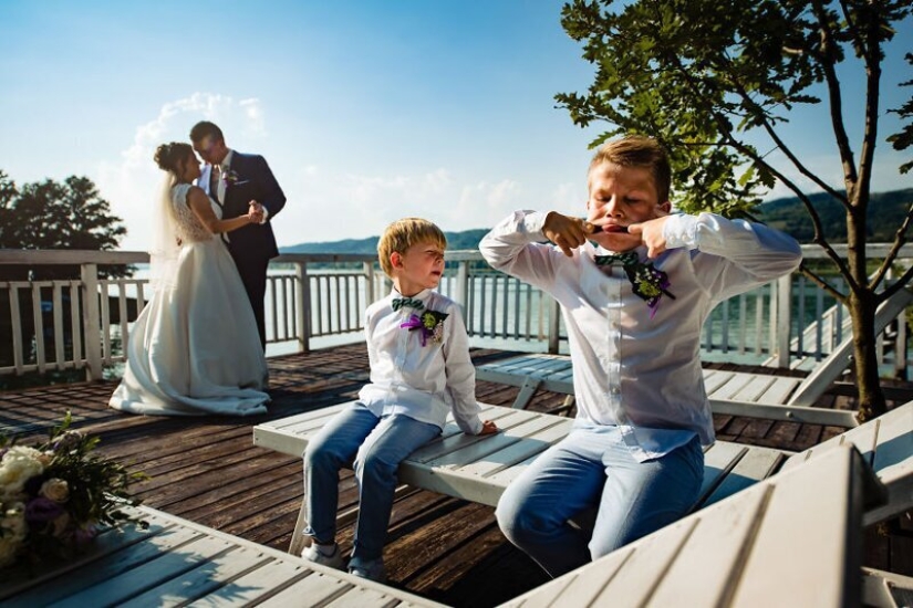 Children at the wedding: 22 funny pictures from the best wedding photographers