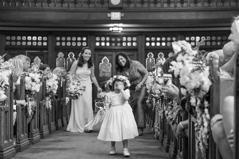 Children at the wedding: 22 funny pictures from the best wedding photographers