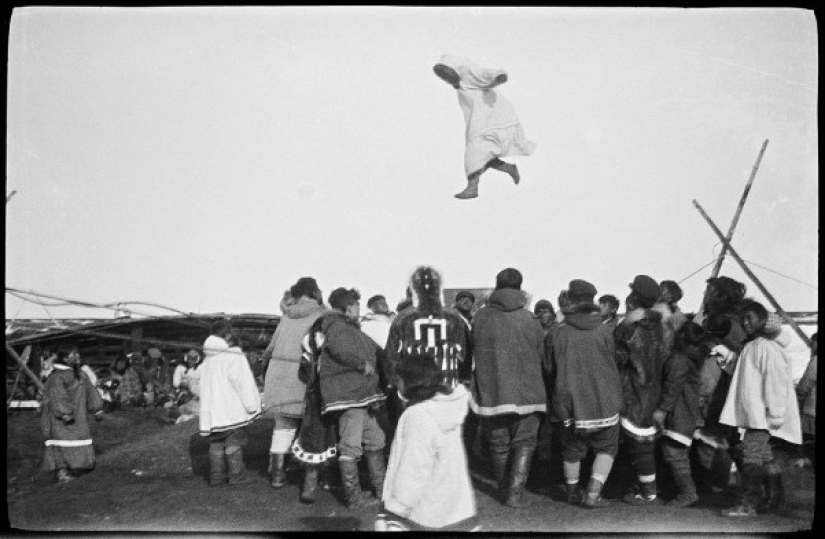 Chukchi and trampoline: why hunters and reindeer herders of the Far North jump on stretched skins