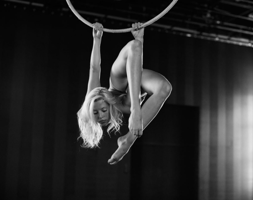 Circus performers photographed by Bertil Nilsson