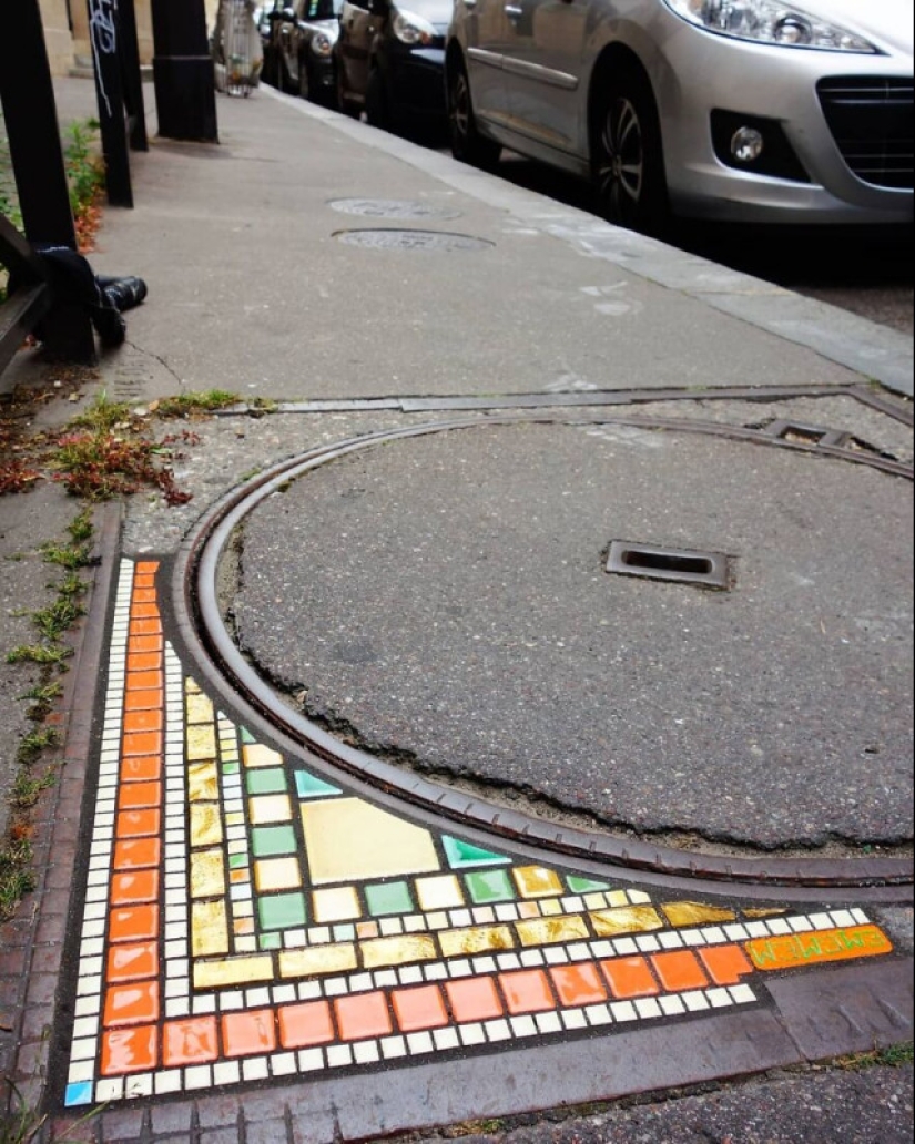 Cirujano vial de Lyon: Artista callejero remienda baches con mosaicos