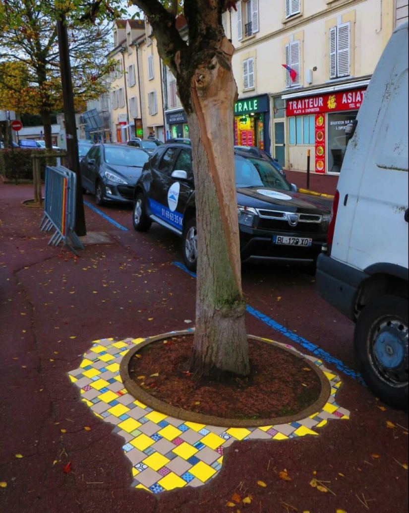 Cirujano vial de Lyon: Artista callejero remienda baches con mosaicos