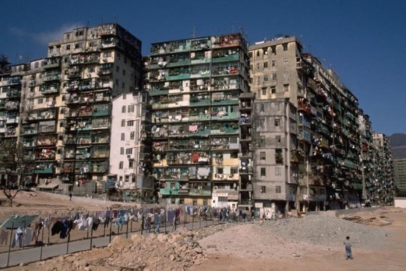 City of Darkness: The amazing fate of the fortress city of Kowloon