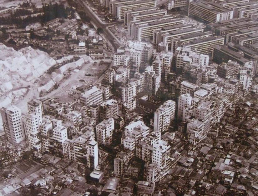 City of Darkness: The amazing fate of the fortress city of Kowloon