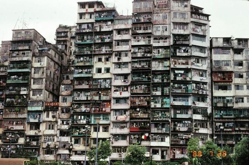 City of Darkness: The amazing fate of the fortress city of Kowloon