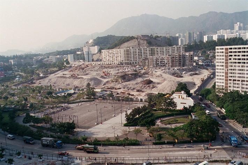 City of Darkness: The amazing fate of the fortress city of Kowloon