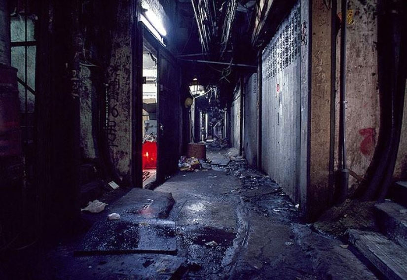 City of Darkness: The amazing fate of the fortress city of Kowloon