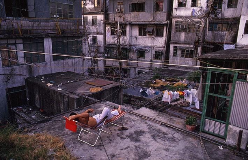 City of Darkness: The amazing fate of the fortress city of Kowloon