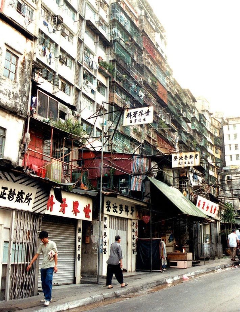 City of Darkness: The amazing fate of the fortress city of Kowloon