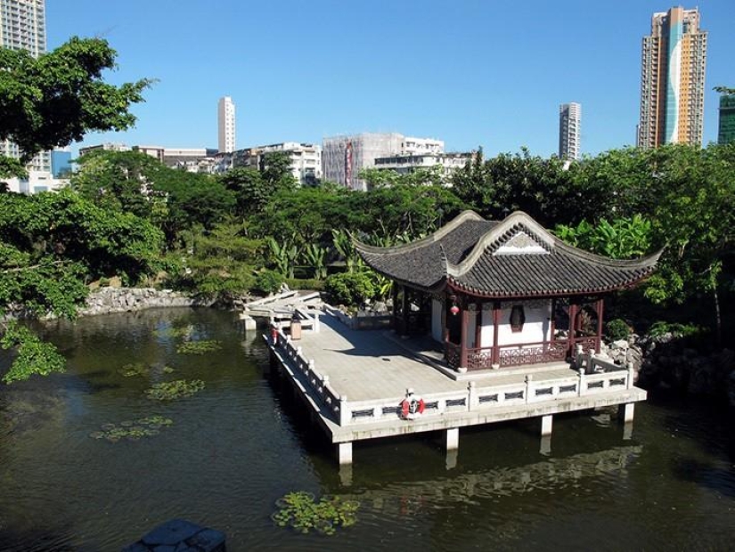 City of Darkness: The amazing fate of the fortress city of Kowloon