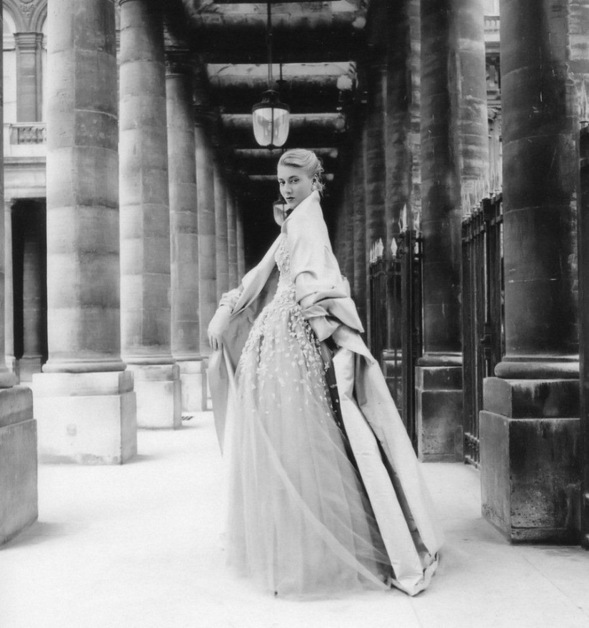 Classic elegance of Dior: exquisite models of the 1940s and 1960s on the streets of Paris