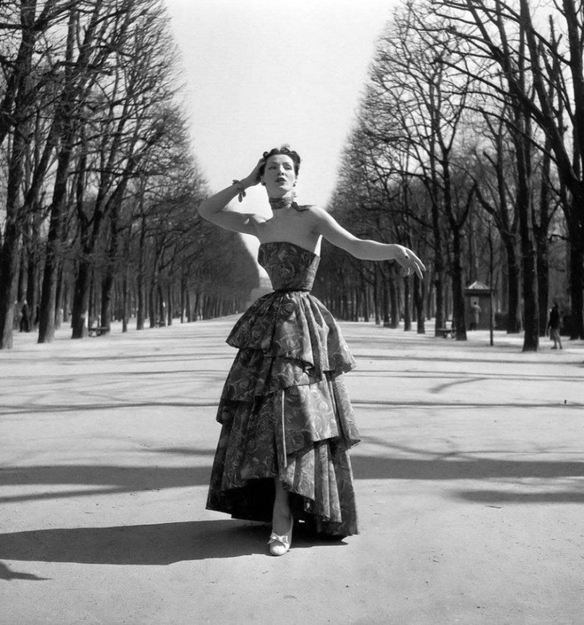 Classic elegance of Dior: exquisite models of the 1940s and 1960s on the streets of Paris