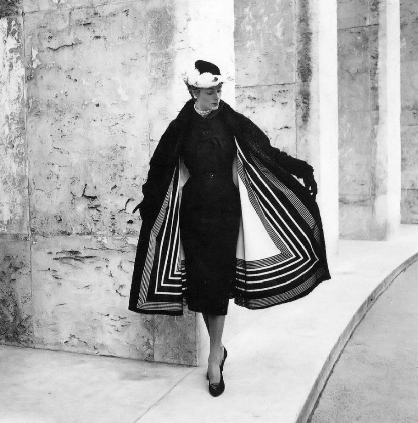 Classic elegance of Dior: exquisite models of the 1940s and 1960s on the streets of Paris