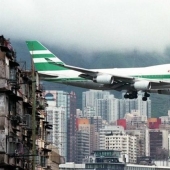 Cómo apareció Kaitak, el aeropuerto más peligroso del mundo, y por qué desapareció