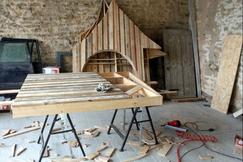 Cómo construir un castillo real para un niño con paletas de madera comunes