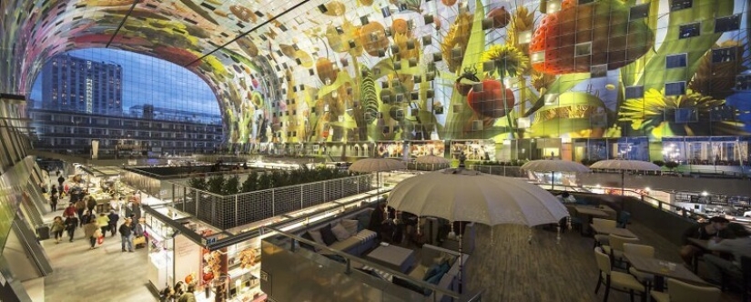 ¿Cómo funciona el mural digital en el increíble edificio futurista mercado de Rotterdam