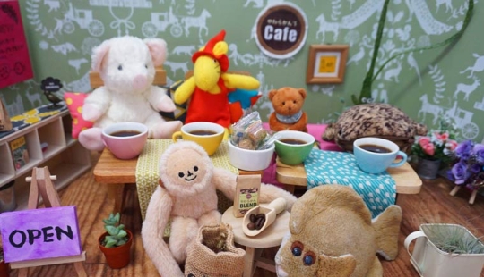 ¿Cómo funciona una cafetería japonesa de peluches?