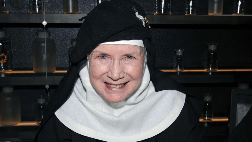 Cómo la estrella de Hollywood Dolores Hart sacudió los cimientos de la"fábrica de sueños"