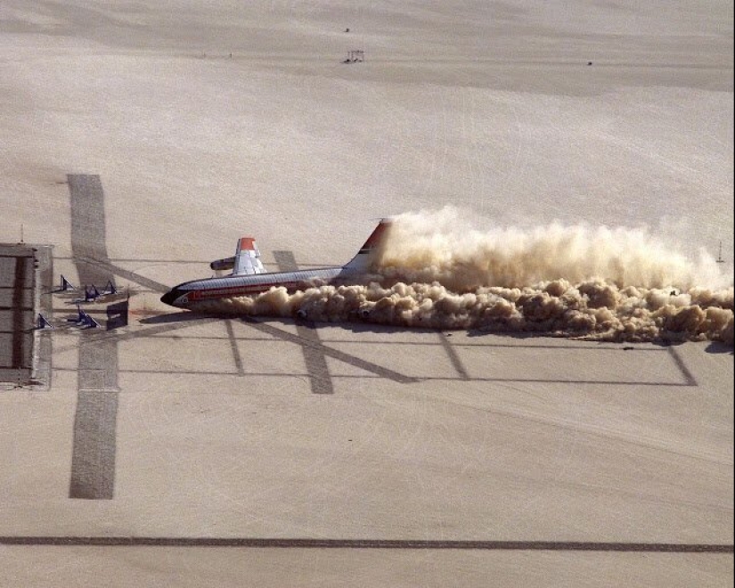 Cómo la NASA voló un Boeing para Estudiar un Accidente de Avión desde el Exterior y el Interior