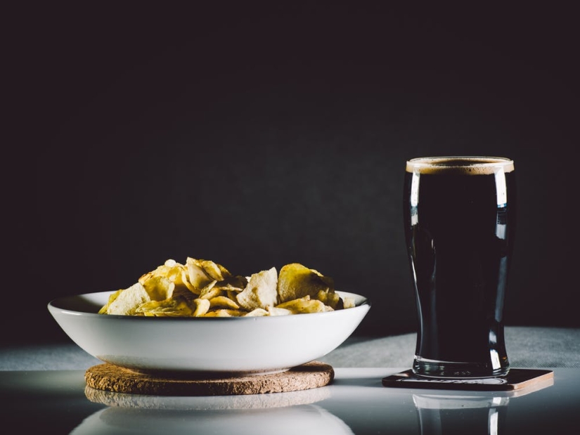 Cómo llevar un estilo de vida saludable con cerveza, manteca y sin dos litros de agua al día