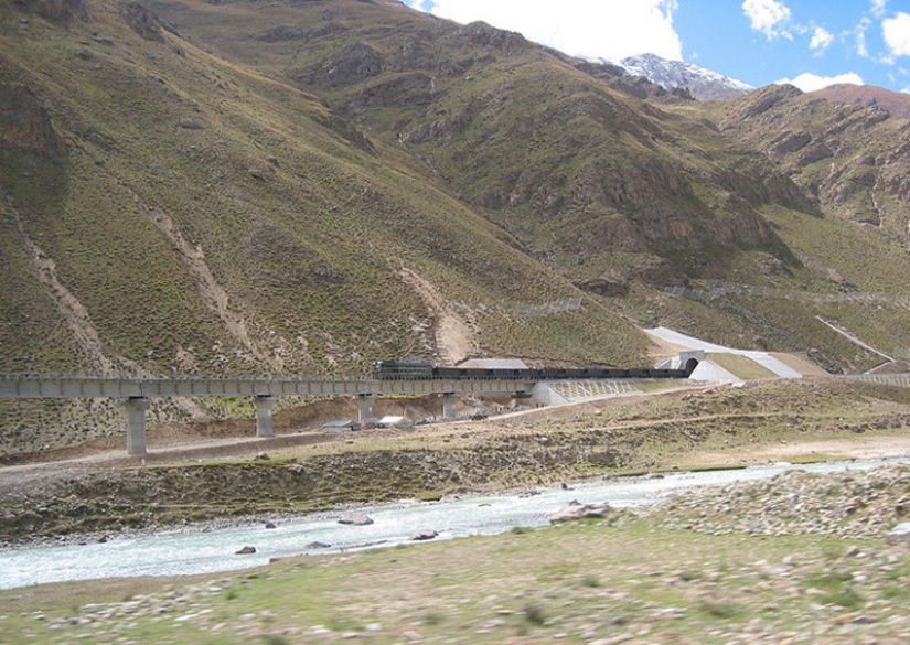 Cómo los chinos construyeron el ferrocarril al Tíbet