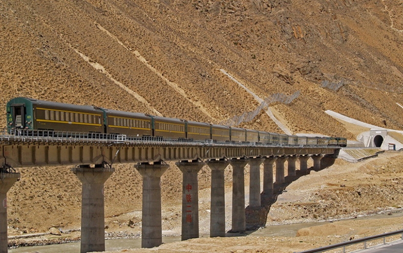 Cómo los chinos construyeron el ferrocarril al Tíbet