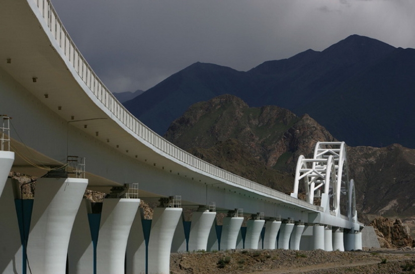 Cómo los chinos construyeron el ferrocarril al Tíbet