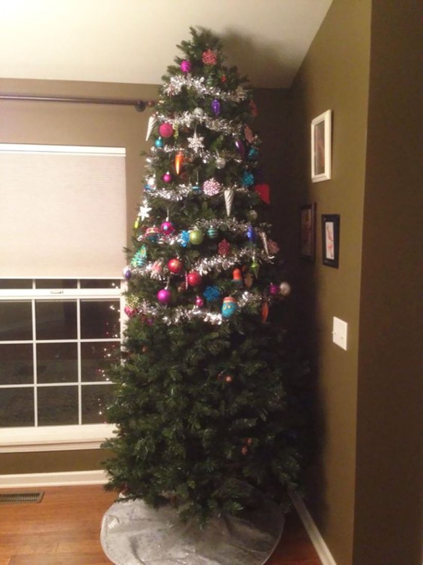 Cómo proteger un árbol de Navidad de mascotas dañinas y audaces